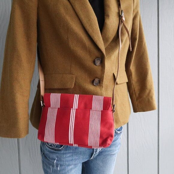 Etienne Aigner Small Purse  - Picture 2 of 9